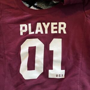 VSX woman’s sweatshirt with thumb holes maroon size small